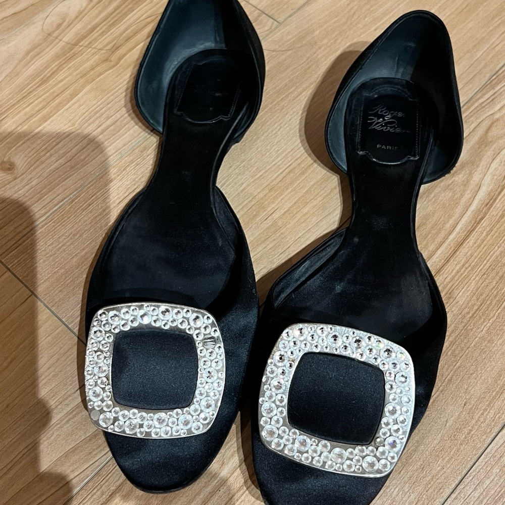 roger vivier flats